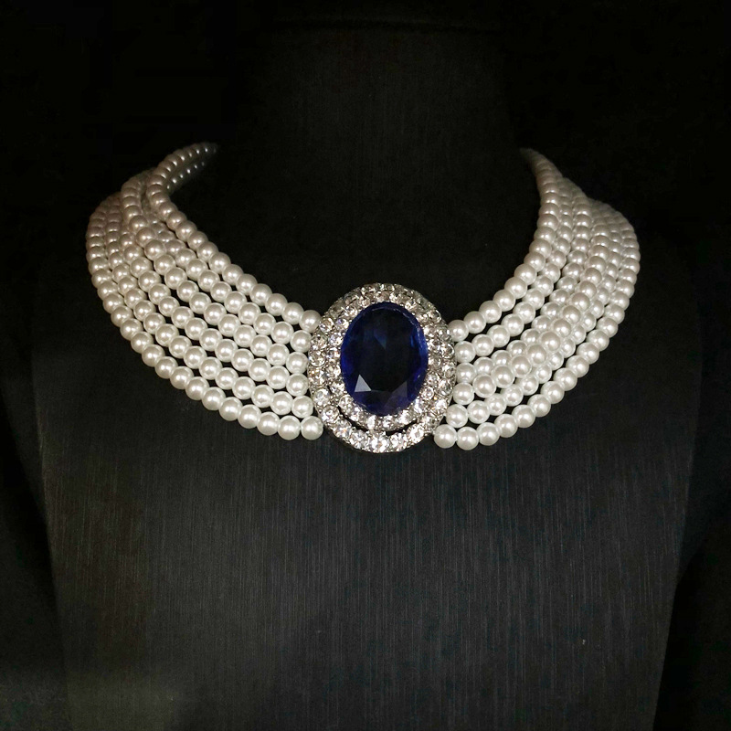 Pearl Trim Chain - قلادة ياقوت أزرق أنيقة مرصعة بأحجار