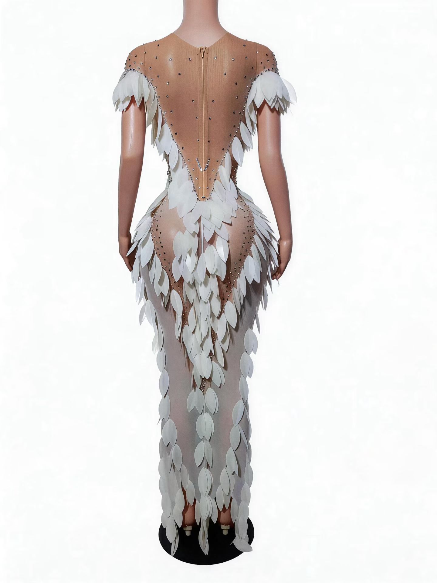 فستان حورية البحر الفاخر من مو - مراجعة Embellish Knit وسعره
